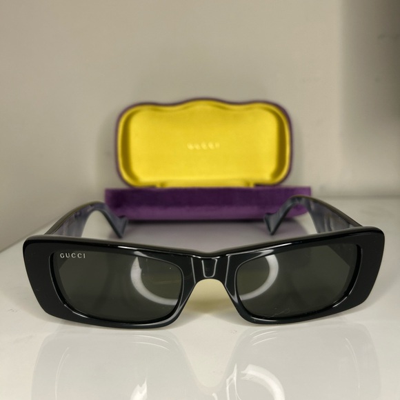 Gucci 52mm Slim Rectangular Sunglasses in Black with Pearl Interior- GG0516S 001 - Picture 3 of 10